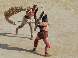 Gladiator-retiarius-Kampf-Nimes