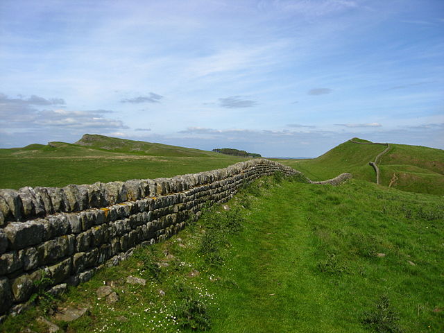 640px-Hadrians_Wall_03