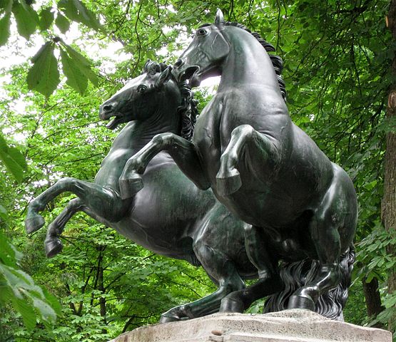 Pferde,_von_Georg_Roemer,_Bavariapark_Muenchen-2
